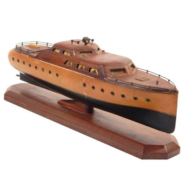 Model Wooden Cruiser