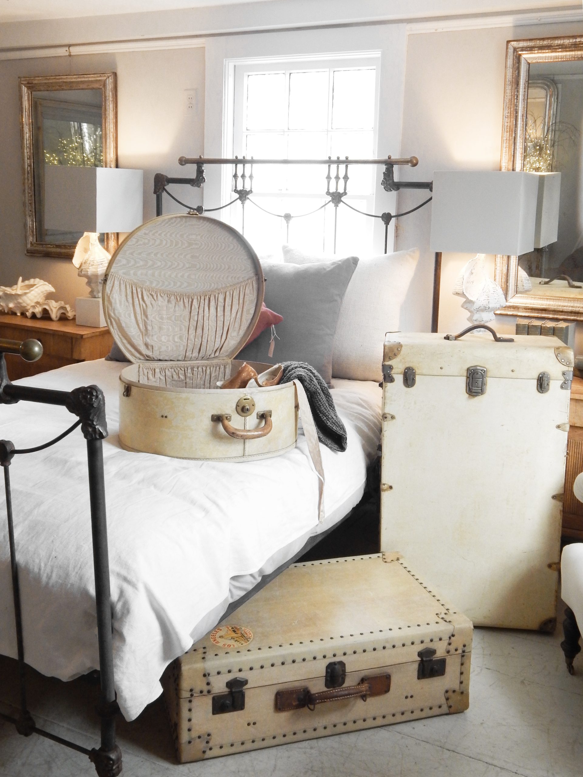 Vintage Luggage Set - Image 2