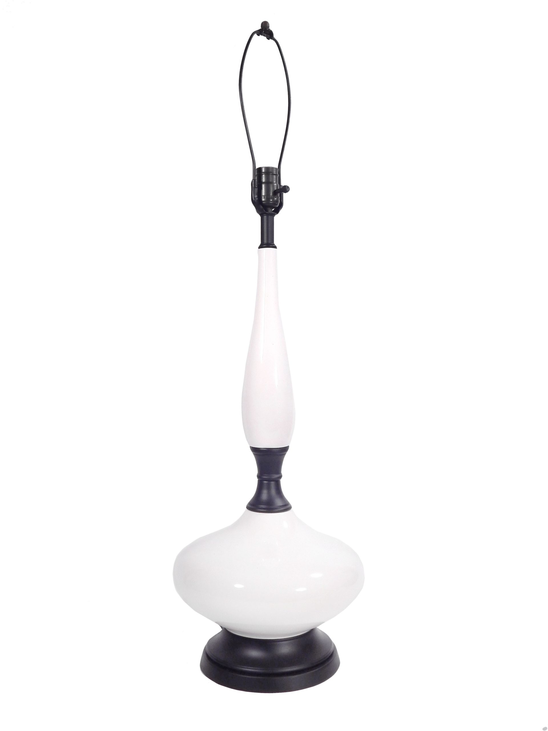 Pair of White Porcelain Lamps - Image 4