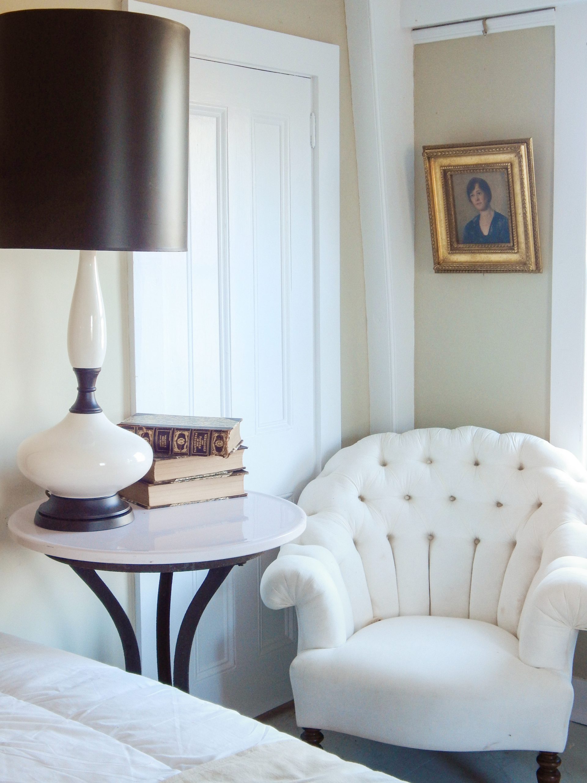 Pair of White Porcelain Lamps - Image 2